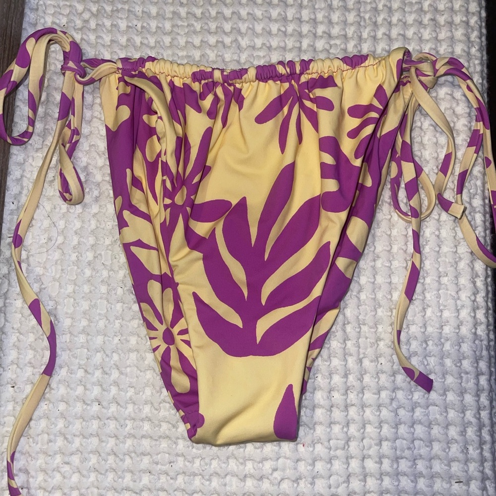 NWOT - Billabong Fuchsia and Yellow Reversible String Bikini Bottom